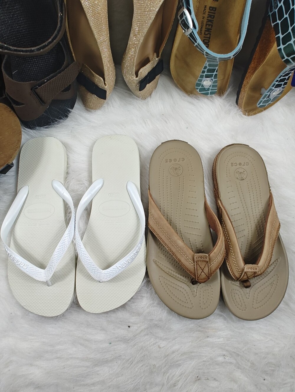 Havaianas La Sereno White Flip Flops  + Crocs Boulder Brown Flip Flops Women 11